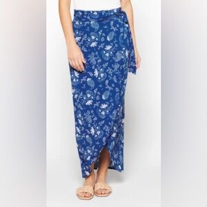 Kaileigh Daisy Wrap Maxi Skirt size m  NWT